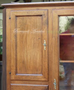 Mobile dispensa in legno massello con ante e cassetti